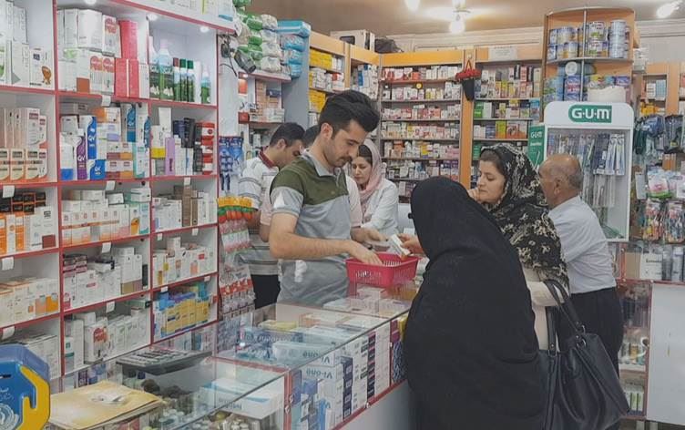 کۆمەڵی دەرمانسازانی ئێران هۆشداری دەدات: بەشی 180 رۆژ دەرمانمان هەیە