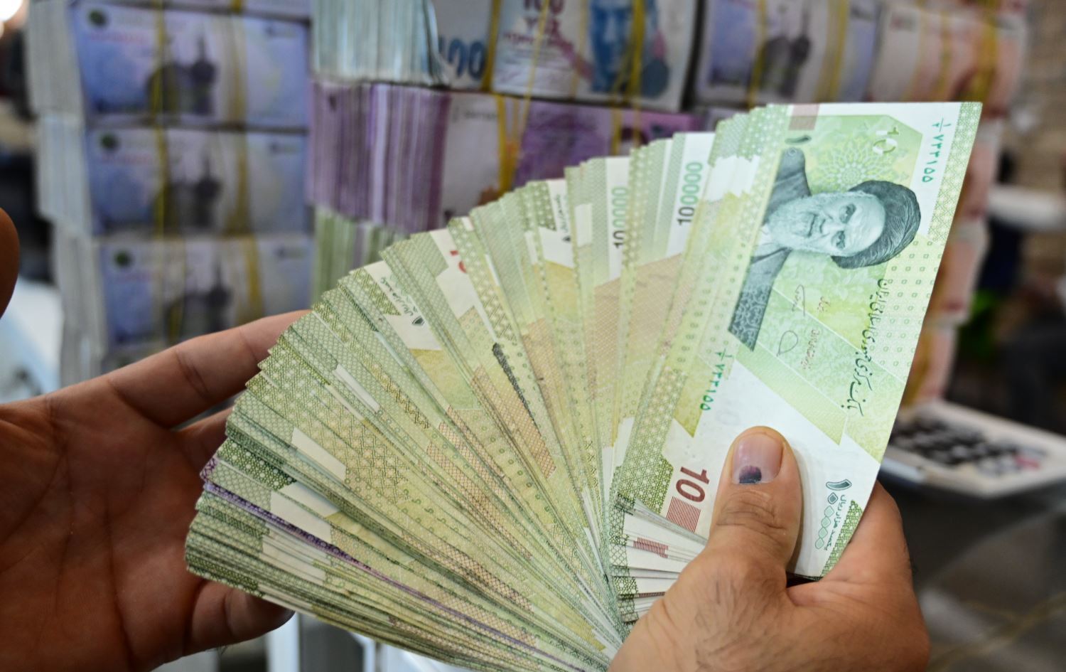 نرخی یەک دۆلار 98 هەزار تمەنی ئێرانیی تێپەڕاند