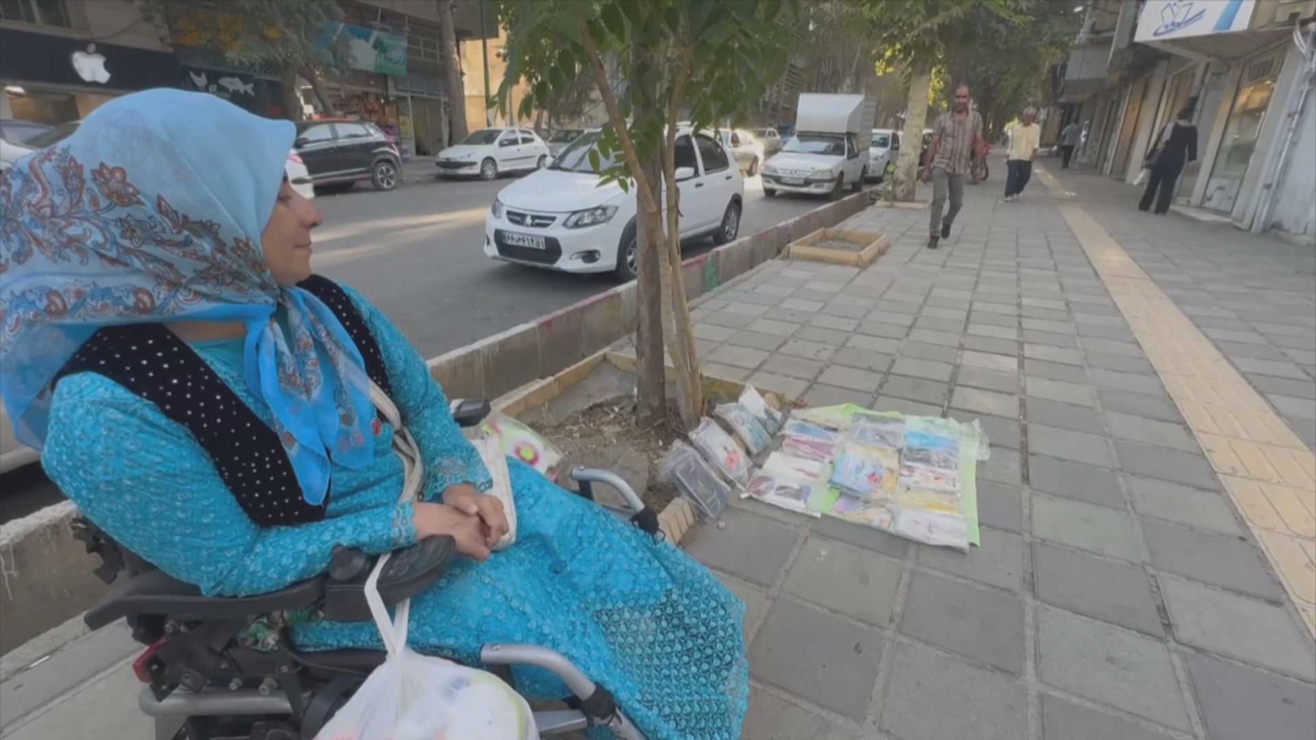 Etiya Şêx Ehmedî pirtûkên xwe difiroşe / Wêne: Rûdaw