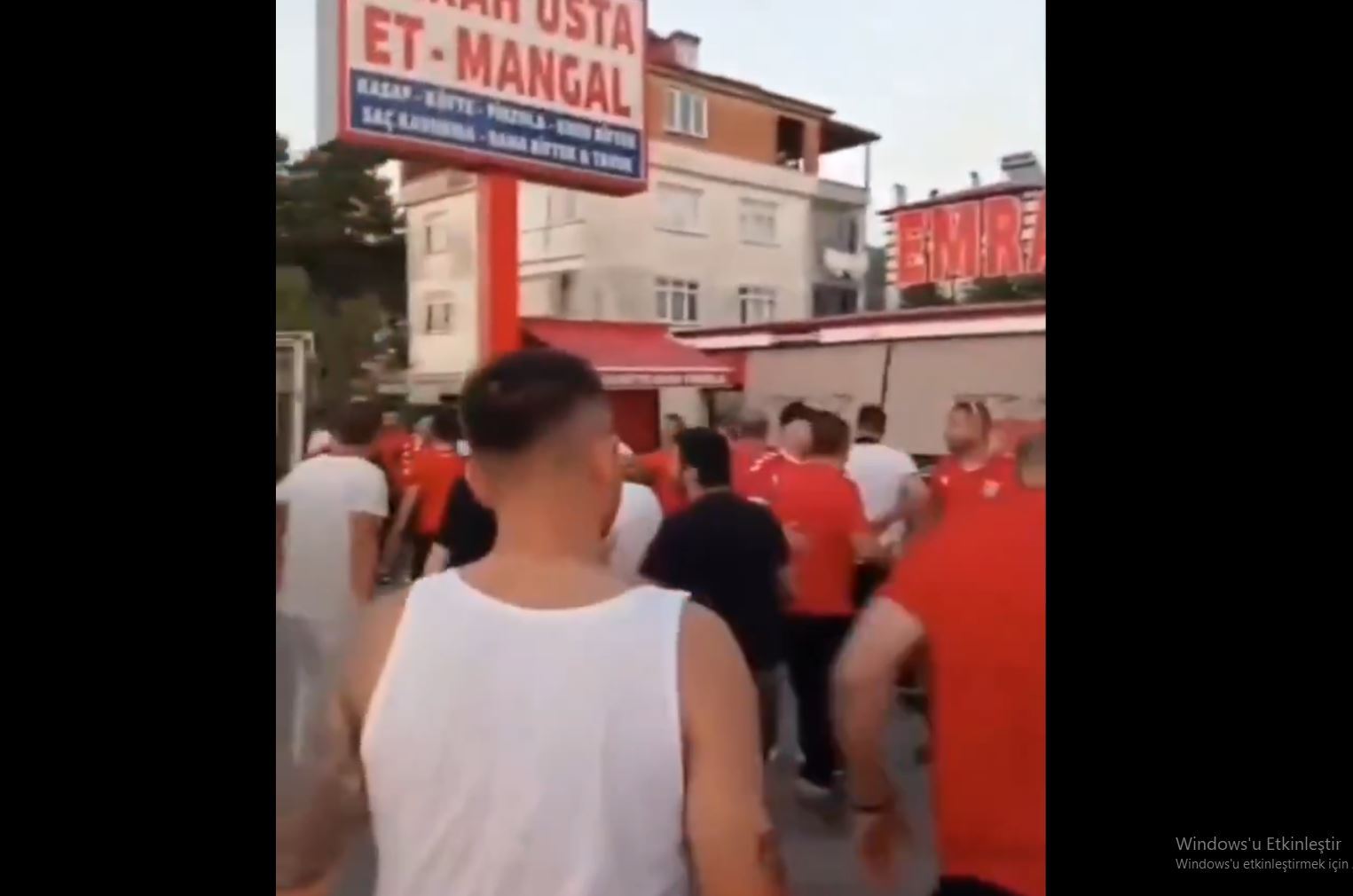 Kavga anından video alıntısı.