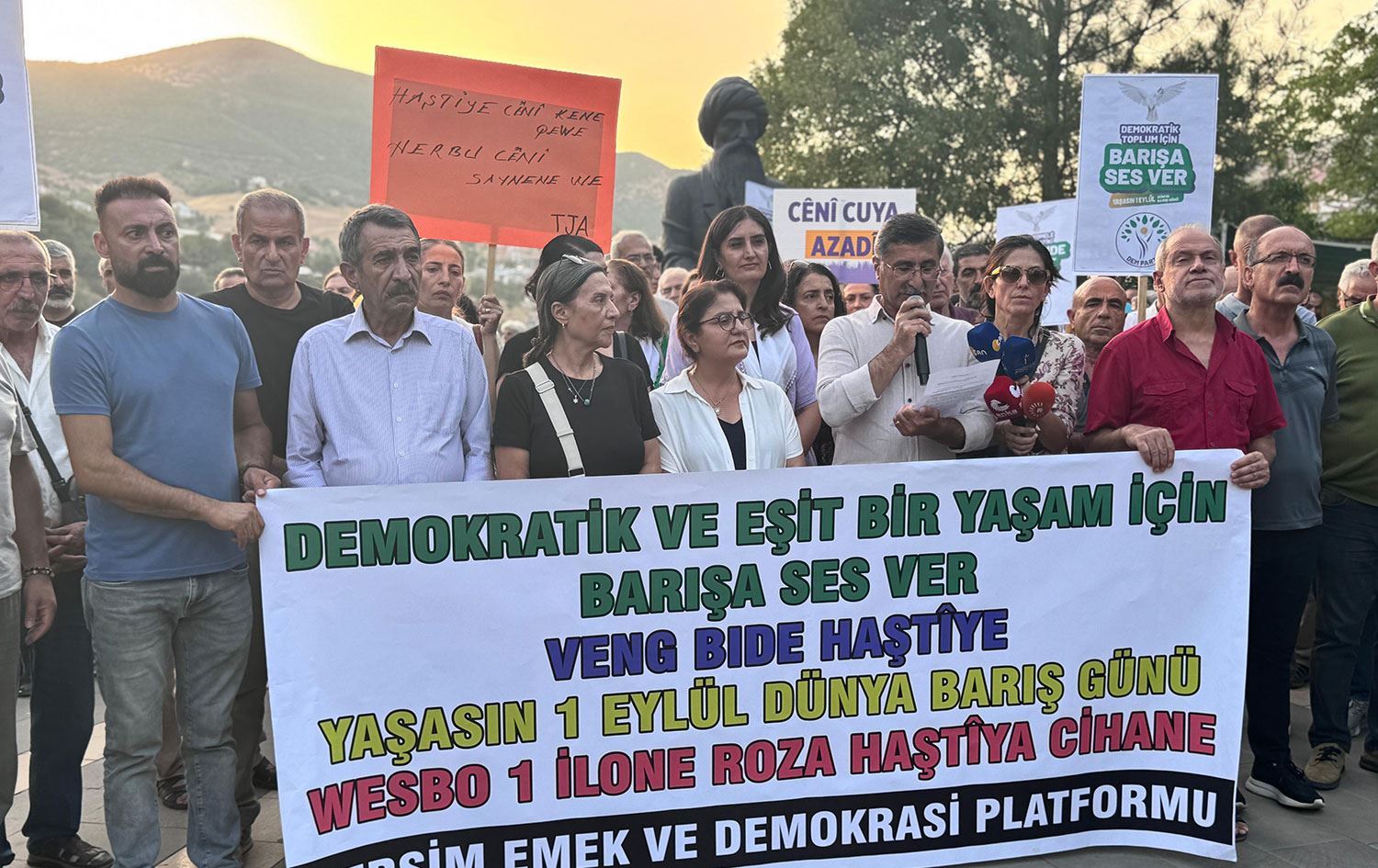 Platforma Dêrsimê: Em girîngiyê didin parastin û bihêzkirina pêvajoya aştiyê