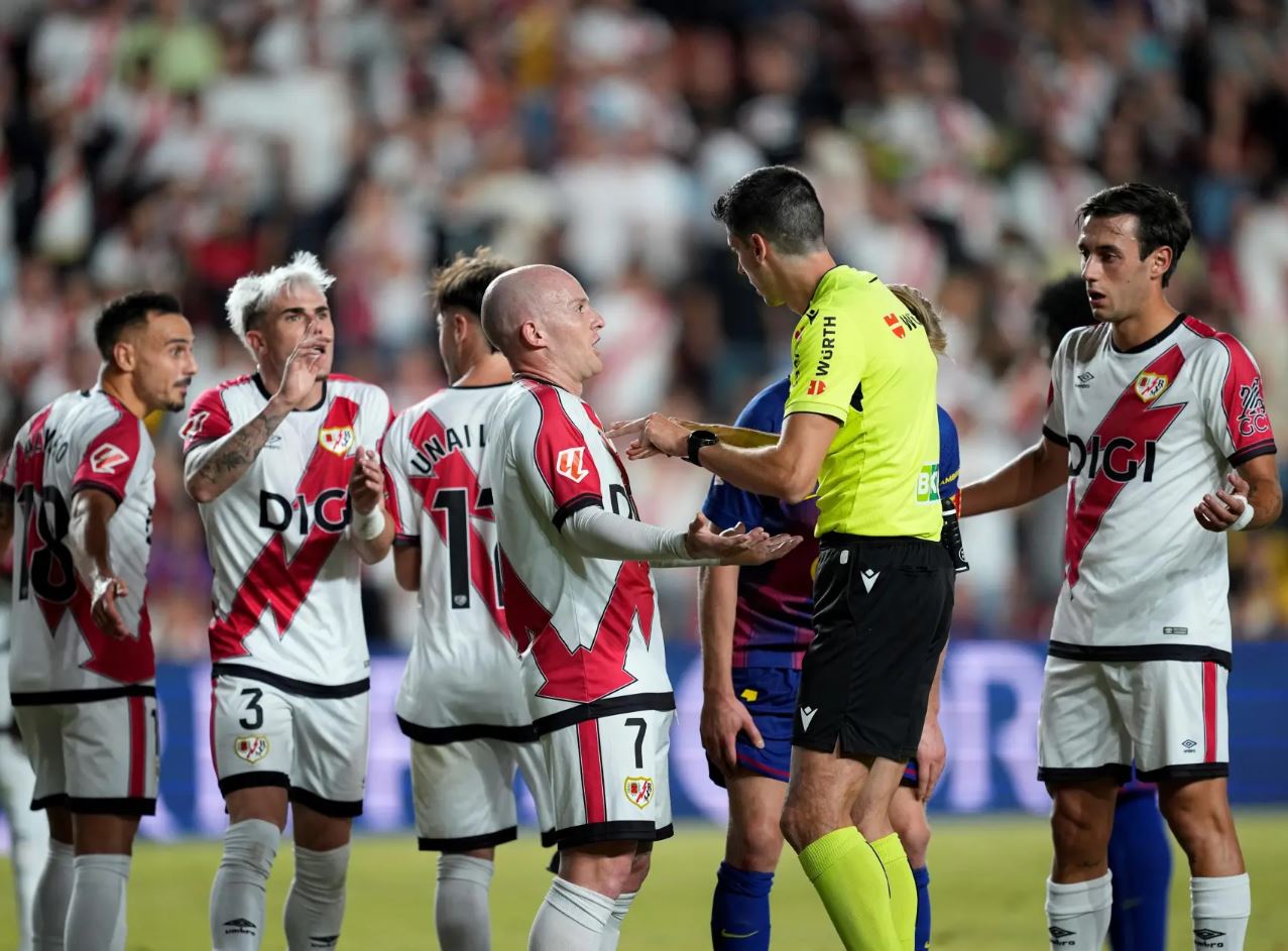 دیمەنێکی یاریی رایۆ ڤاییکانۆ و بارسێلۆنا