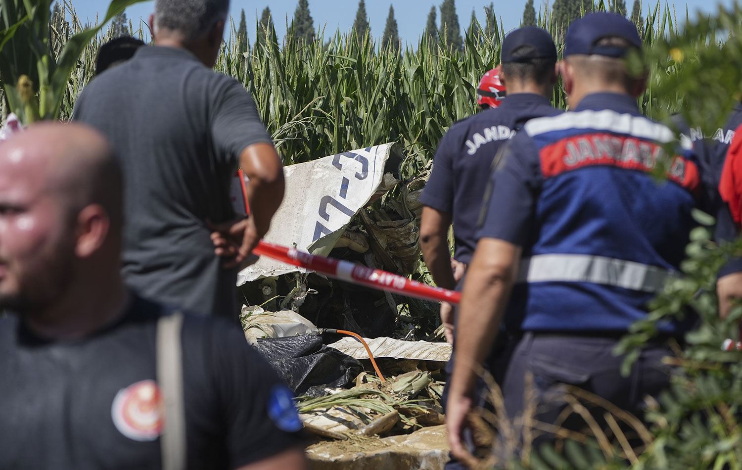 Uçak bir mısır tarlasına düştü. / AA