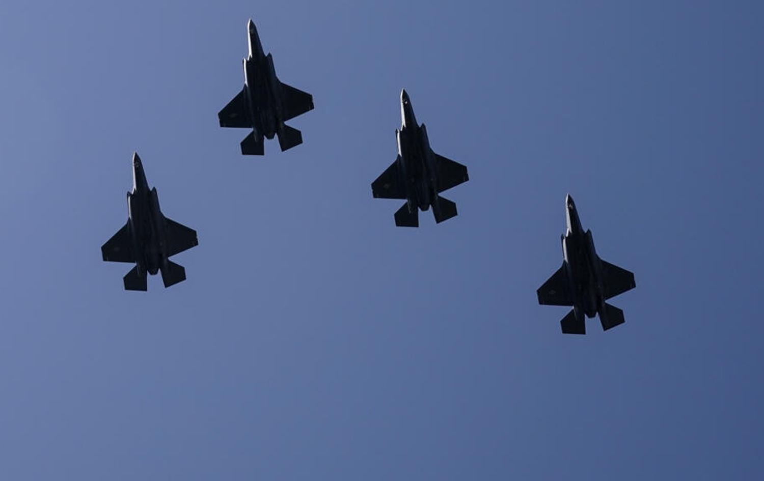 ABD Başkanı Trump'tan Venezeula'ya 'uçaklarınızı düşürürüz' tehdidi