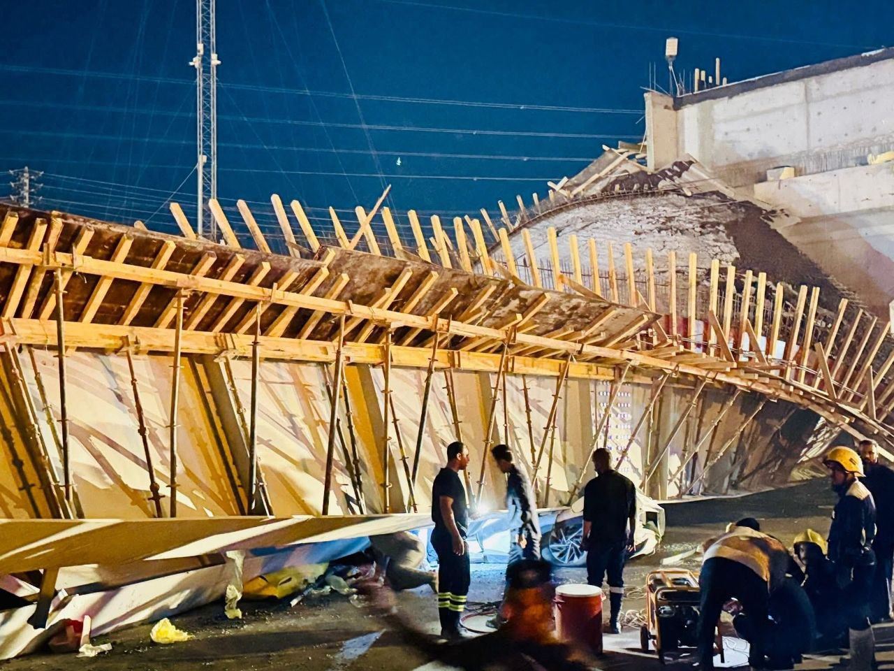 صحة كربلاء لرووداو: 6 مصابين في انهيار جسر على سيارتين