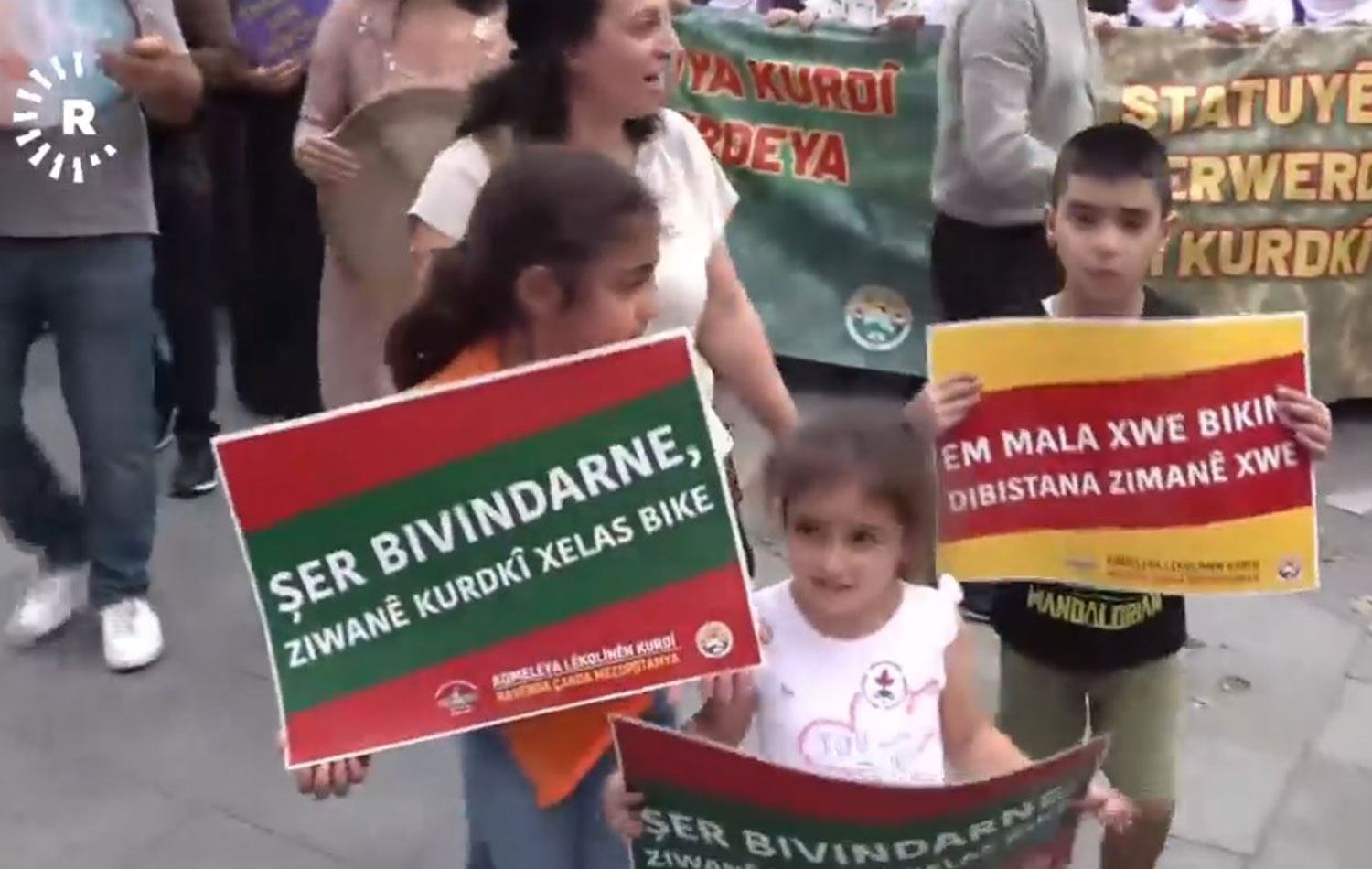 Anadilde eğitim için bugün İstanbul'da yapılan yürüyüşten video alıntısı. / Rûdaw