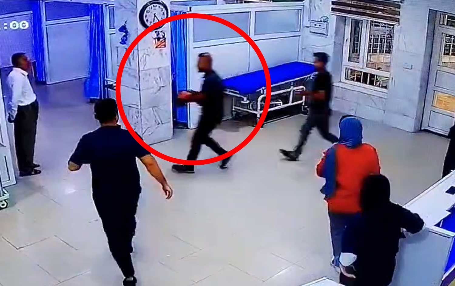 ڤیدیۆ؛ لە قەڵادزێ منداڵێک تووشی رووداوی هاتووچۆ دەبێت و پەرستارێک ژیانی رزگار دەکات