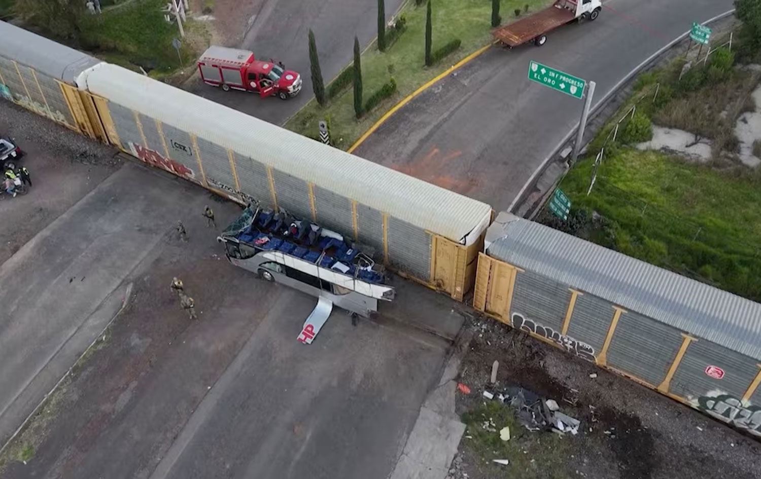 Otobus û trênê li hev xist / Wêne: Reuters