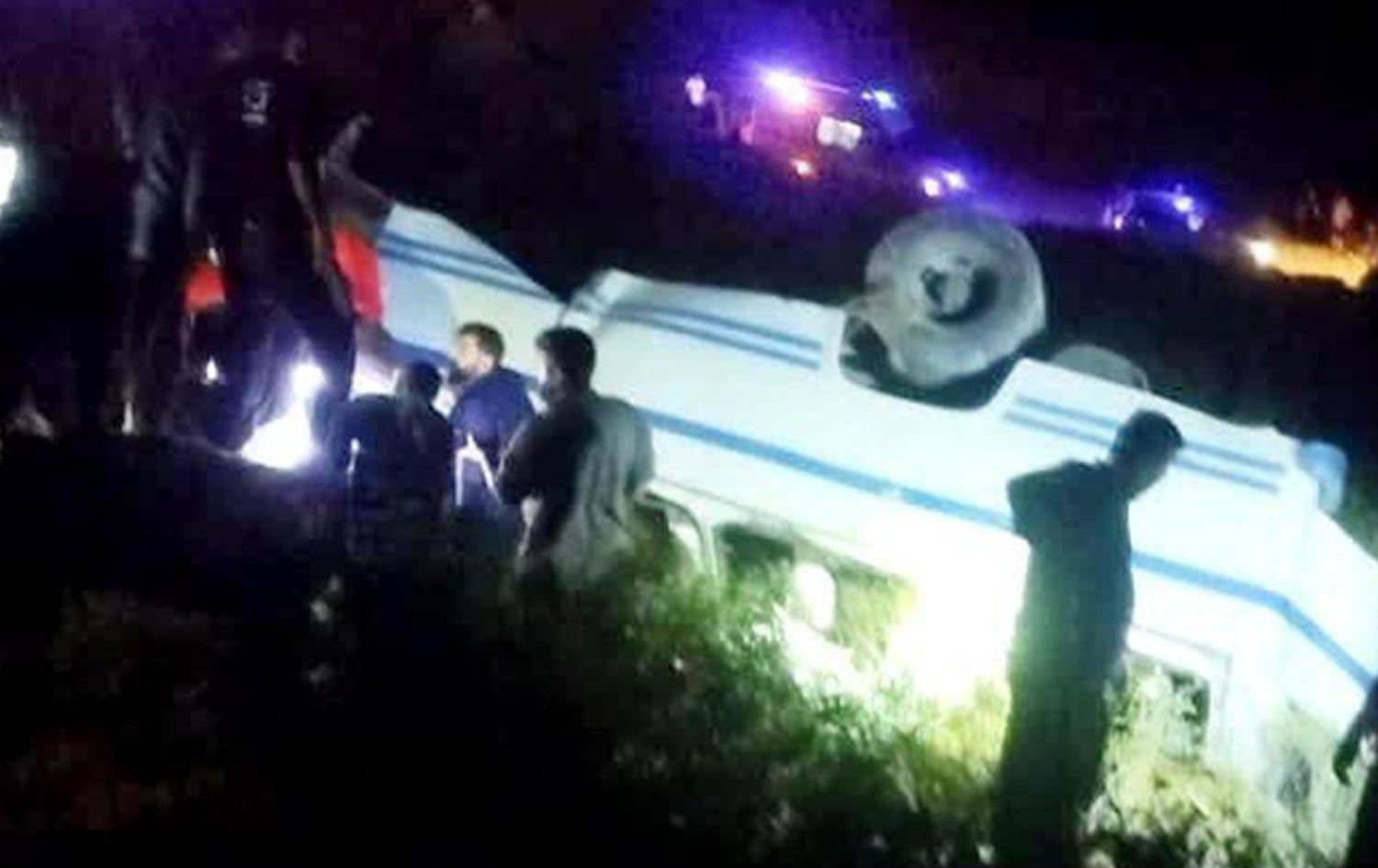 پاسێک لە ئێران کەوتە نێو دۆڵێکەوە و 5 کەس گیانیان لەدەستدا