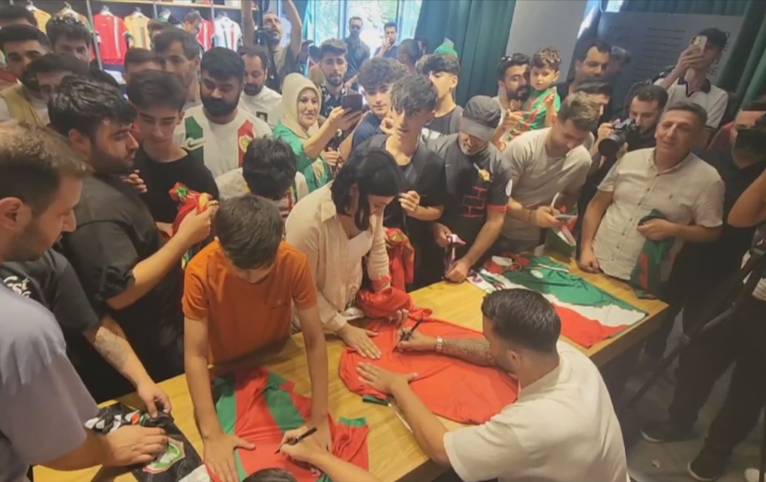 Stêrkên Amedsporê daketin nav gel