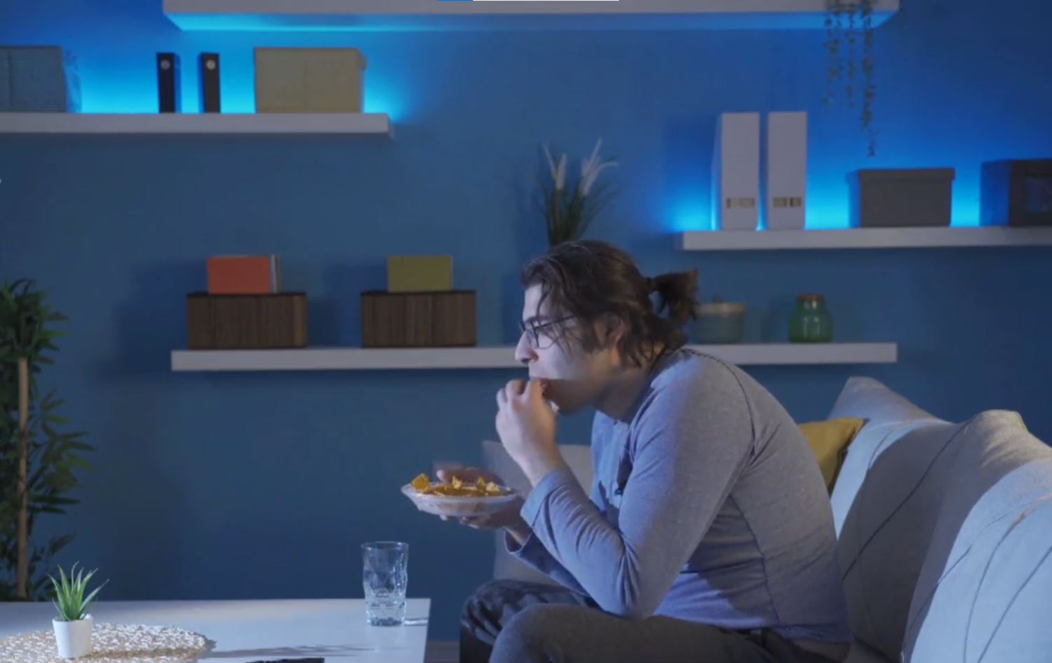 Ciwanekî ku xwarinê dixwe / Wêne: Ji ber dîmenan