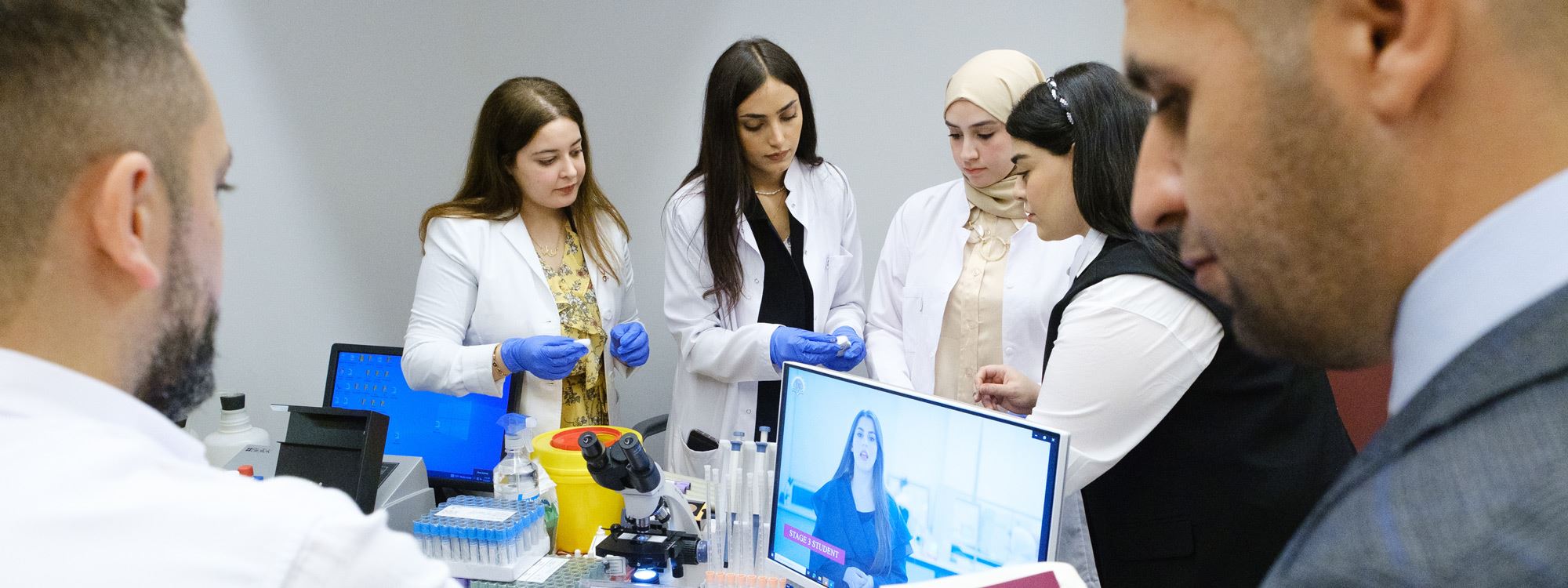 بە داشکاندنی تایبەت و خولی خۆڕاییەوە، زانکۆی تیشک پێشوازی لە قوتابییە نوێیەکان دەکات