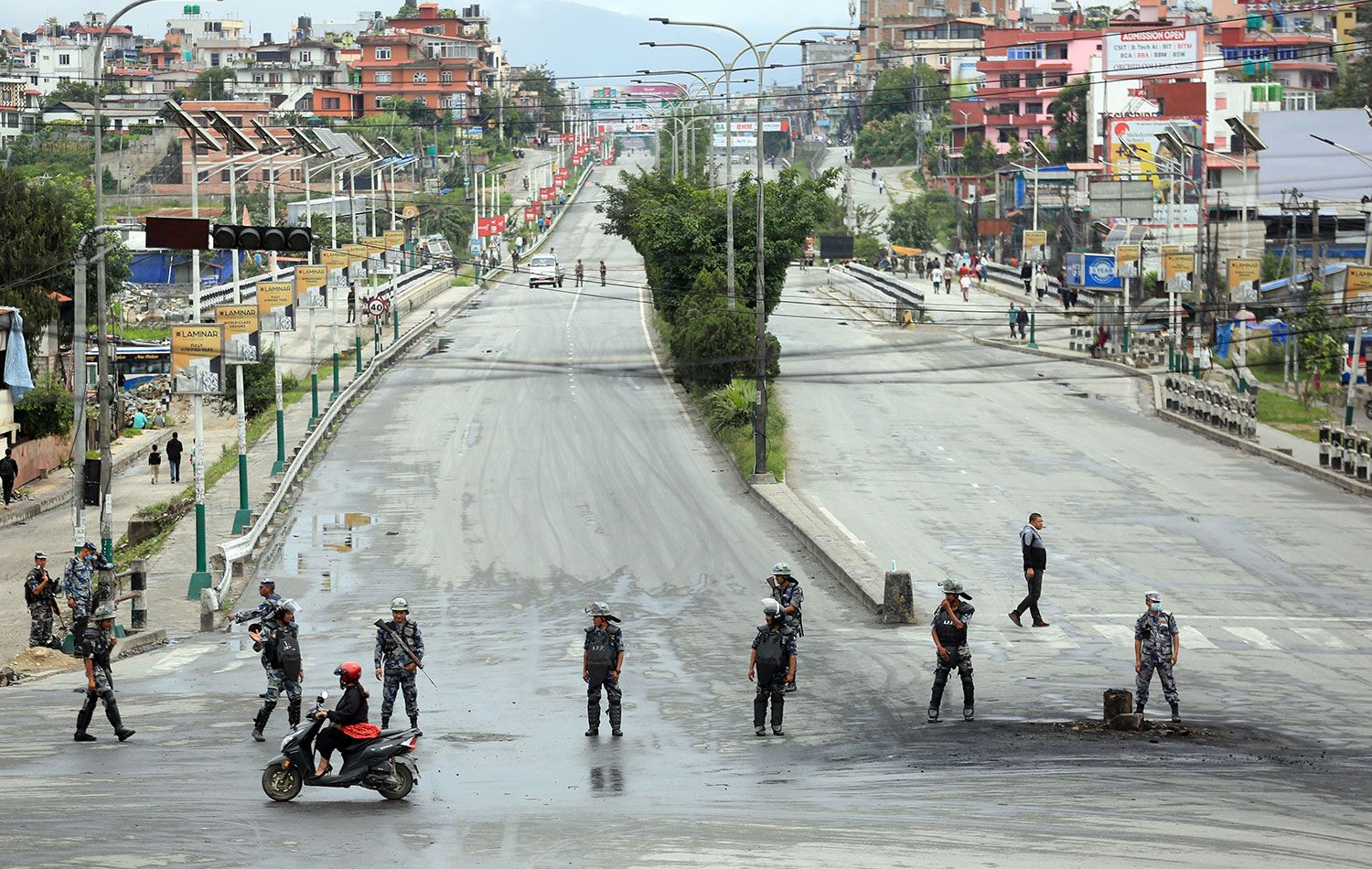 Nepal'de sokağa inen ordu güçleri / Foto: AA