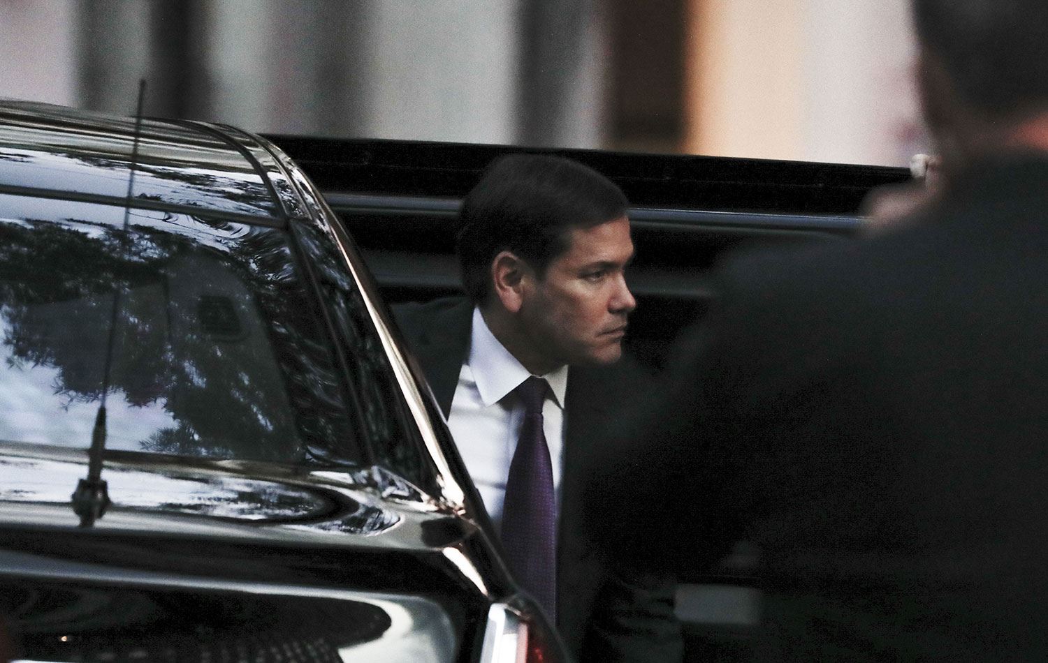 ABD Dışişleri Bakanı Marco Rubio protokol arabasından inerken / AA