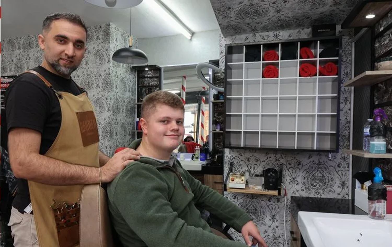 چیرۆکی سەرتاشێک کە ژیانی کڕیارێکی لە شێرپەنجەیەکی کوشندە رزگار دەکات