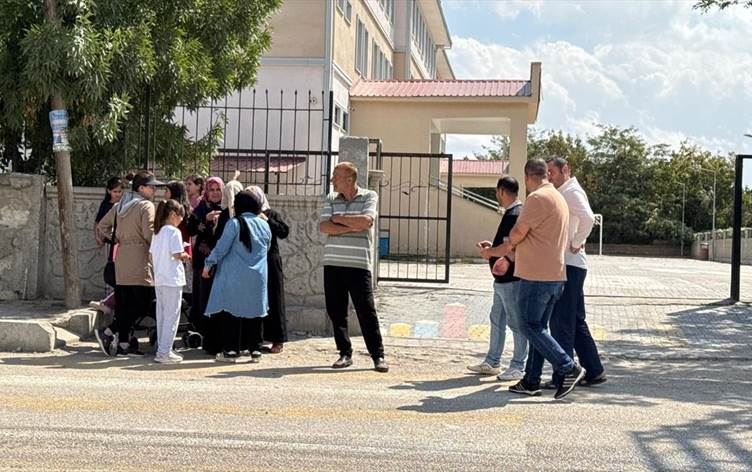 Dibistana ku lê êriş çêbûye / Wêne: AA