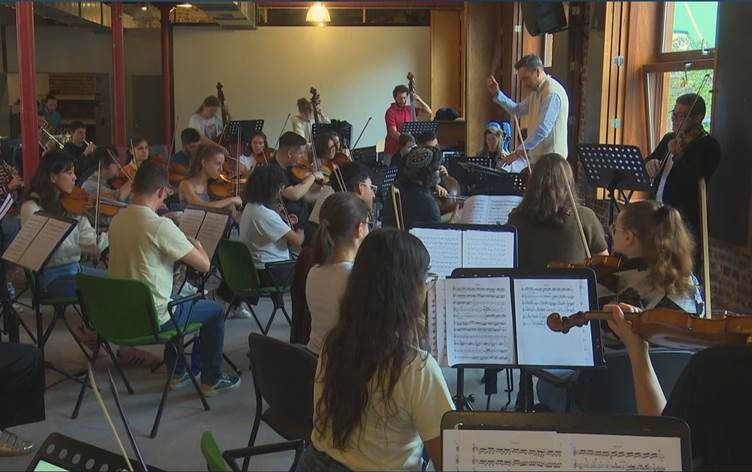 Kürt müzisyenler, Brüksel Filarmoni Orkestrası’yla birlikte Kürt müziğini icra edecek. / Rûdaw