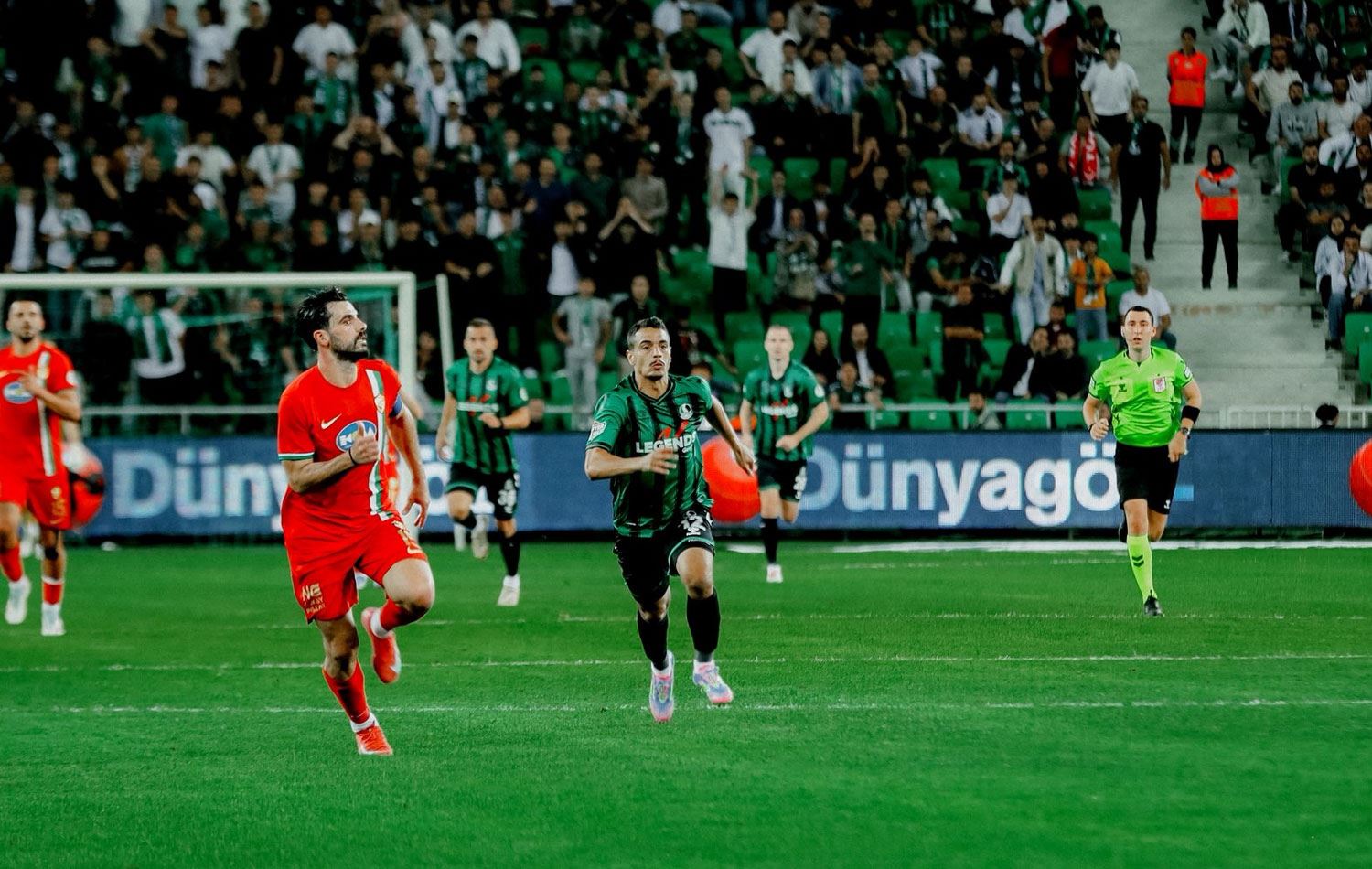 Karşılaşmadan bir an. / Foto: @Sakaryaspor