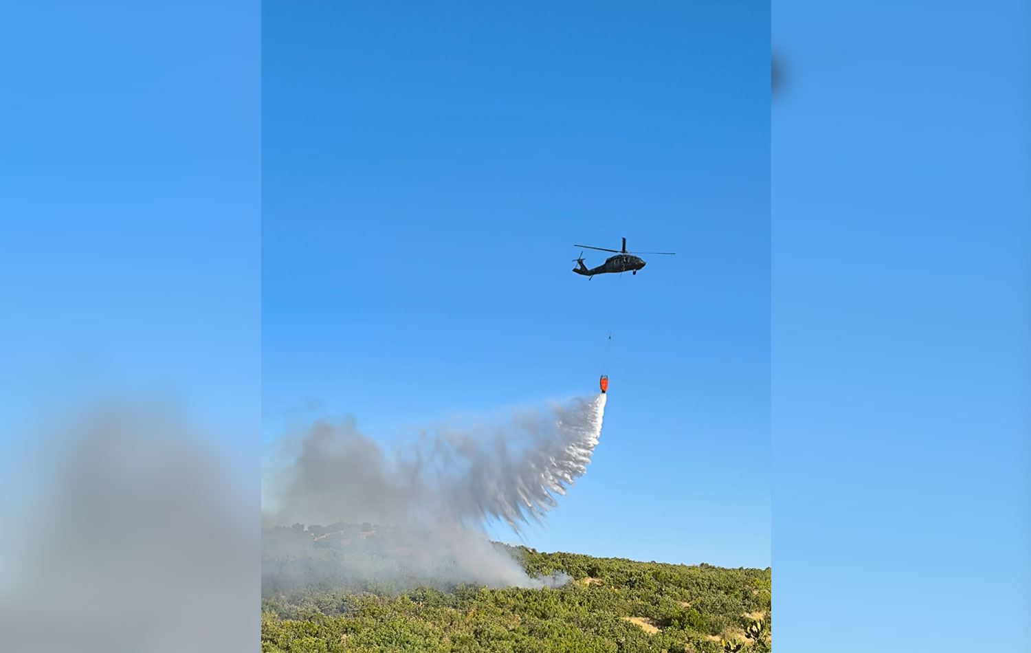 Silvan’da örtü yangını çıktı, yangına müdahale ediliyor. / AA