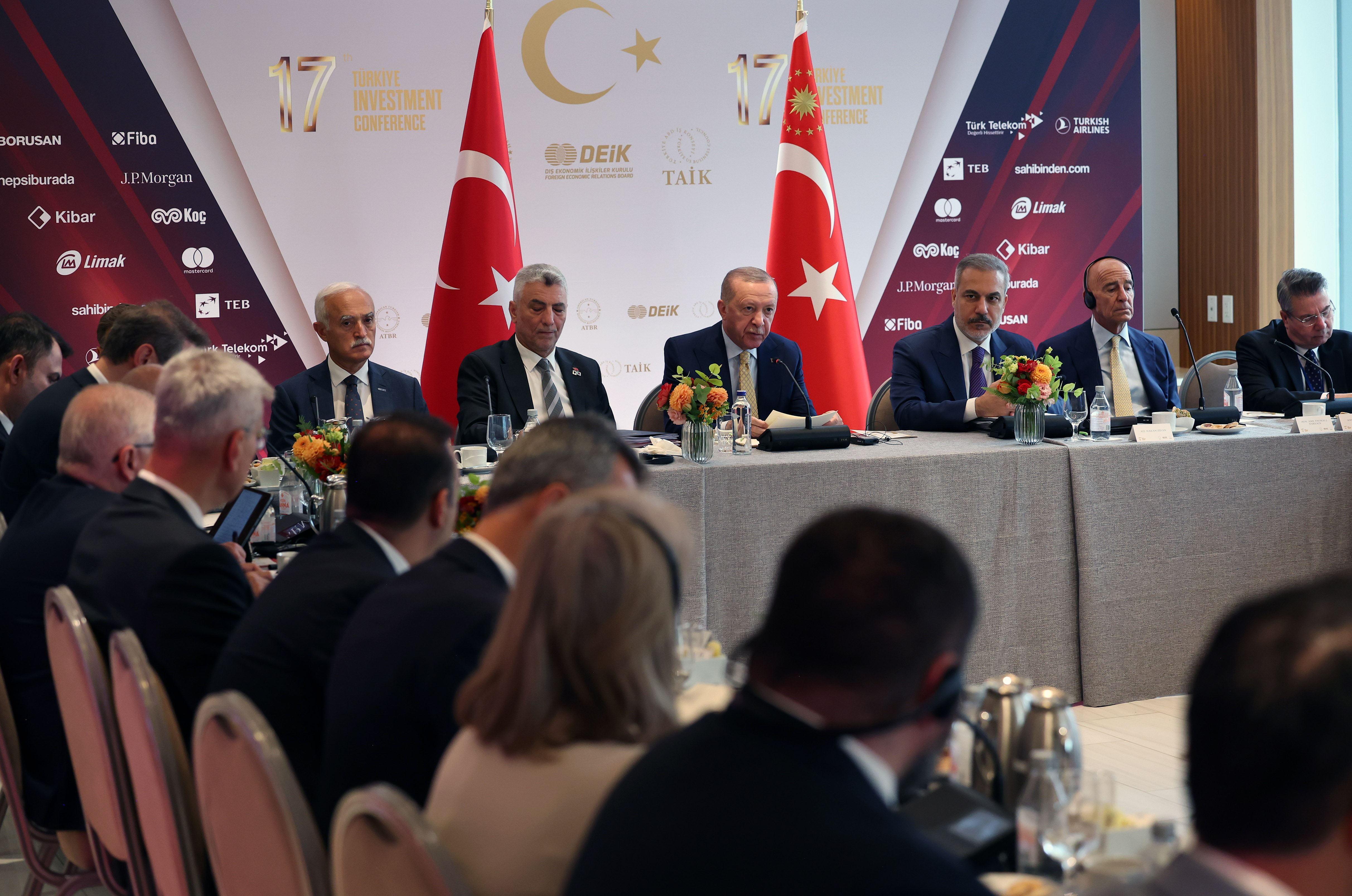 Erdoğan: Özel sektörümüzün desteğiyle 100 milyar dolar hedefimize ulaşacağımıza yürekten inanıyorum