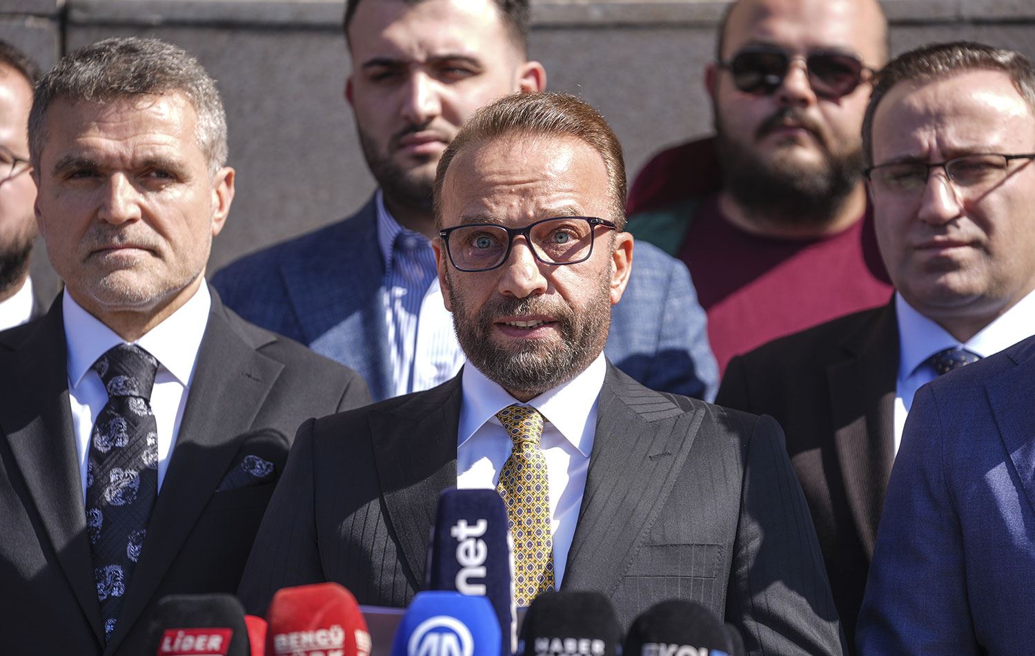 AK Parti İstanbul İl Başkanları adına İl Başkan Yardımcısı Muammer Birdal, basın açıklaması gerçekleştirdi. / AA