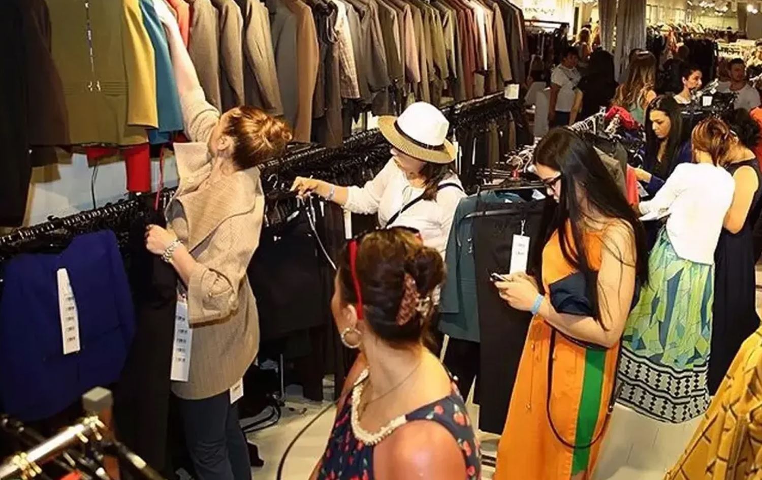 Dikaneke cil û bergan