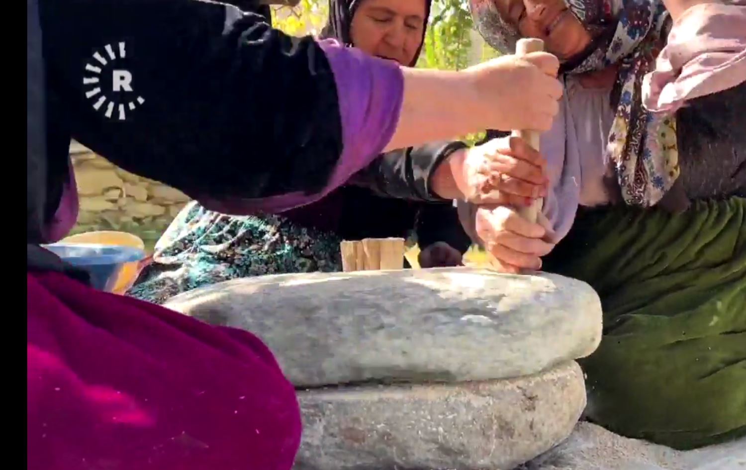 Jinên Qedyanê destar dihêrin\ Wêne û vîdeo: Rûdaw