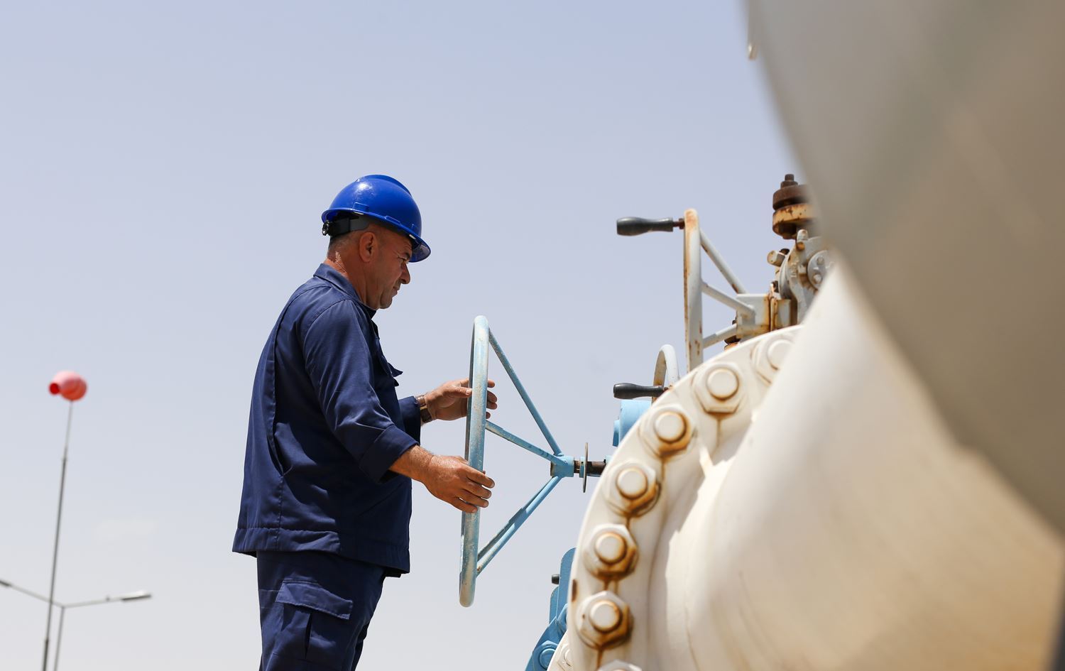 Karmendekî bîrên petrolê\ Wêne: Rûdaw