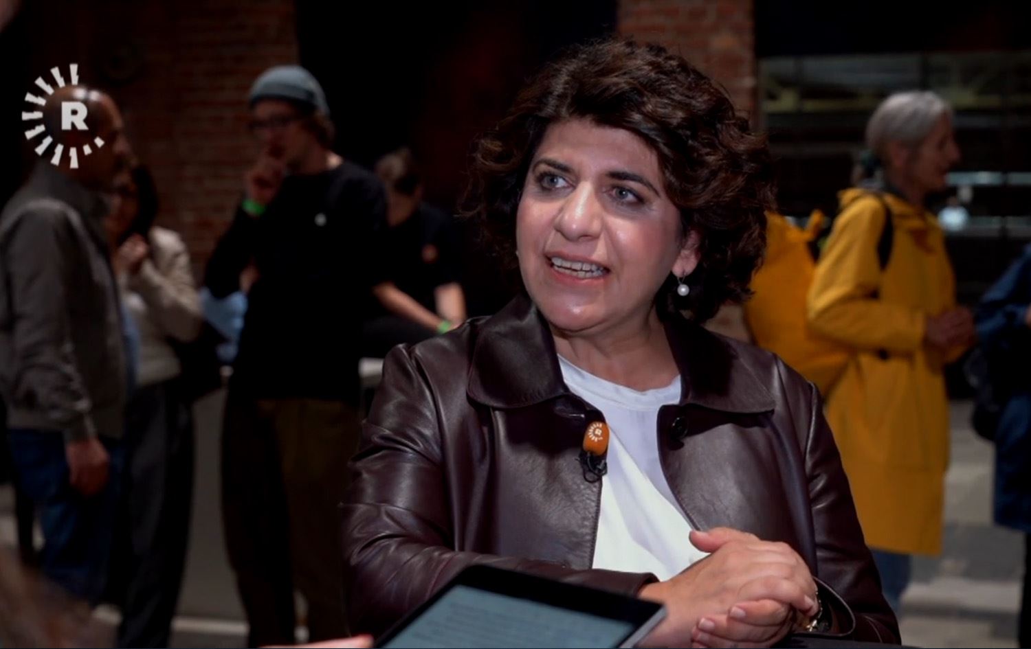 بەربژێرە کوردەکەی سەرۆکی شارەوانیی کۆڵنی ئەڵمانیا داوای دەنگی دیموکراتخوازان دەکات