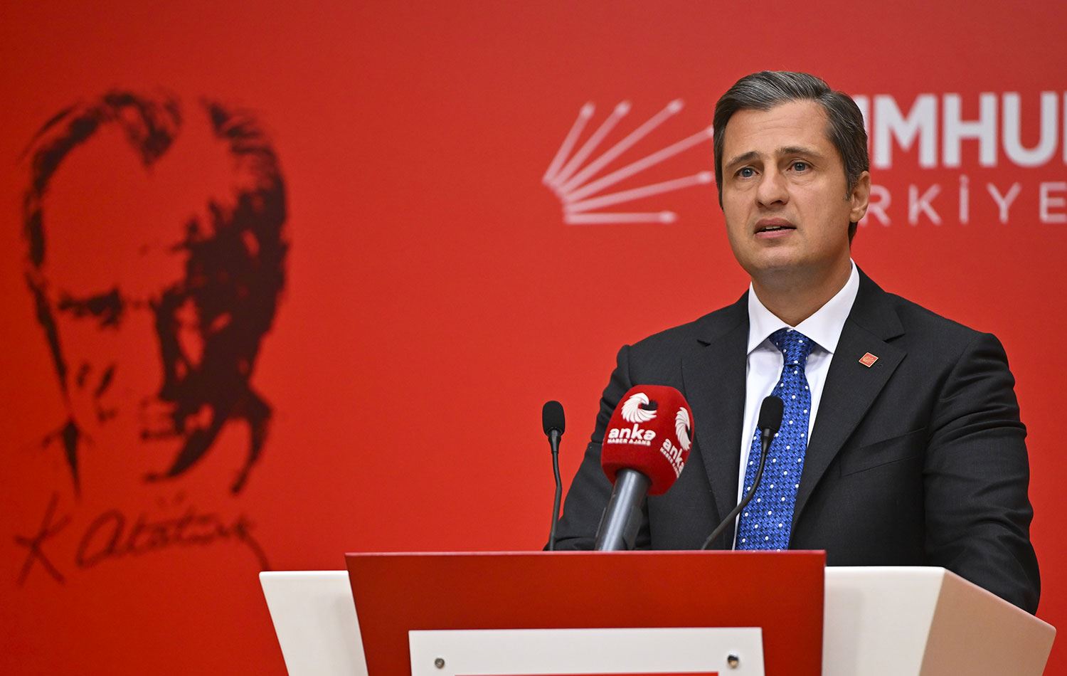 CHP Sözcüsü Deniz Yücel, parti genel merkezinde Genel Başkan Özgür Özel'in başkanlığında gerçekleştirilen Parti Meclisi (PM) toplantısına ilişkin açıklama yaptı. / AA