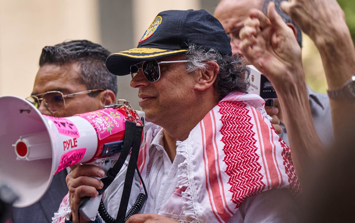 ئەمریکا ڤیزەی سەرۆکی کۆڵۆمبیای هەڵوەشاندەوە؛ "داوای لە سەربازان کردووە فەرمانی ترەمپ جێبەجێ نەکەن"