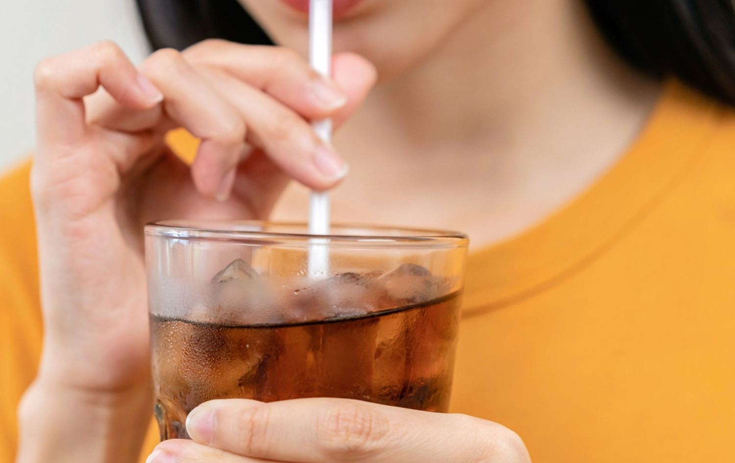 توێژینەوەیەک: خواردنەوە گازییەکان مرۆڤ دڵتەنگ و خەمۆک دەکەن