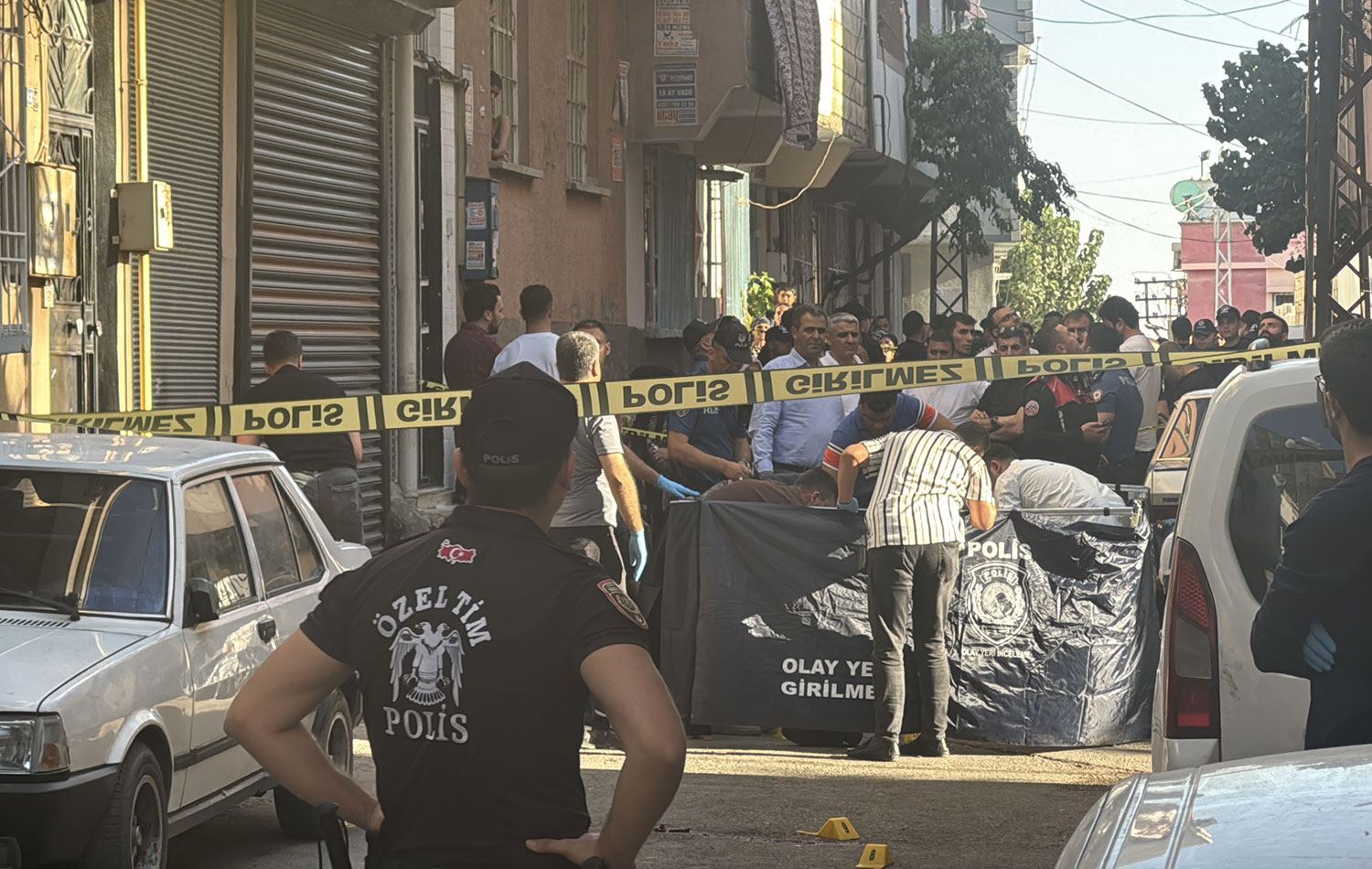 Ekipler olay yerinde çalışma yaptı. / AA