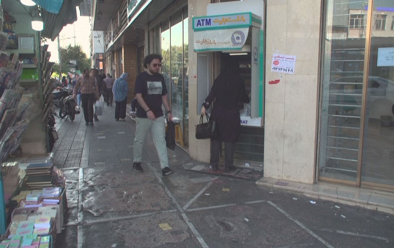 دوای سەپاندنەوەی سزاکانی سەر ئێران، بەهای تمەن زیاتر دابەزی