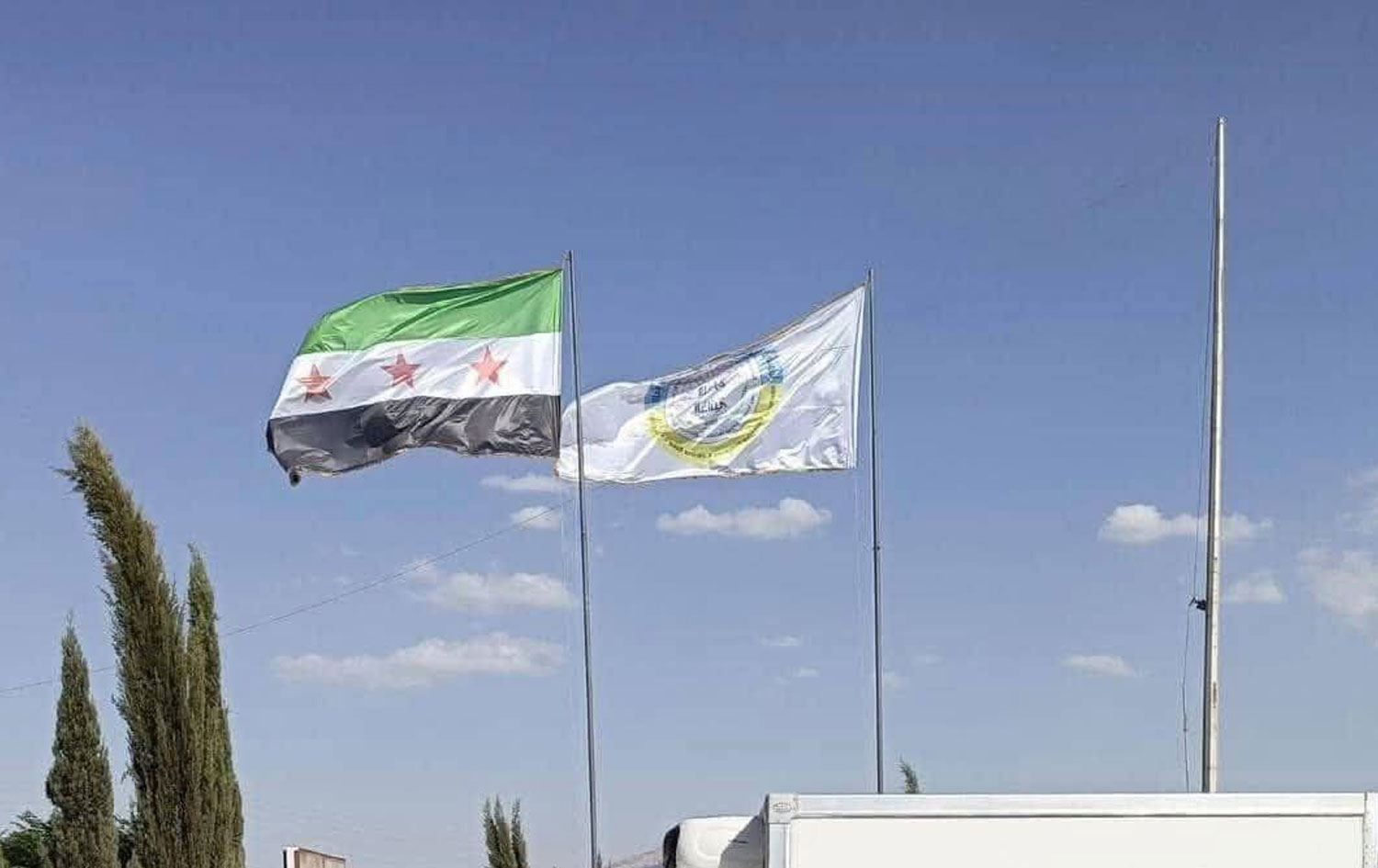 Rojava Özerk Yönetimi'nin Semalka'ya Suriye bayrağı asmasına Şam'dan açıklama