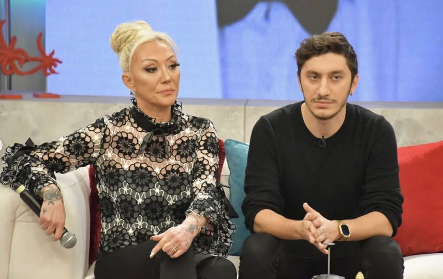 Yalova'daki evinin terasından düşerek hayatını kaybeden "Güllü" adıyla tanınan şarkıcı Gül Tut'un ölümüyle ilgili başlatılan soruşturma sürdürülüyor.