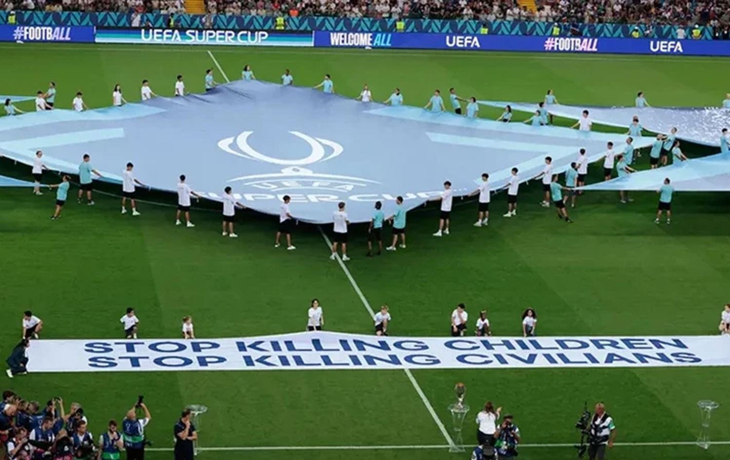 Pankarteke UEFAyê /Wêne: Ajans