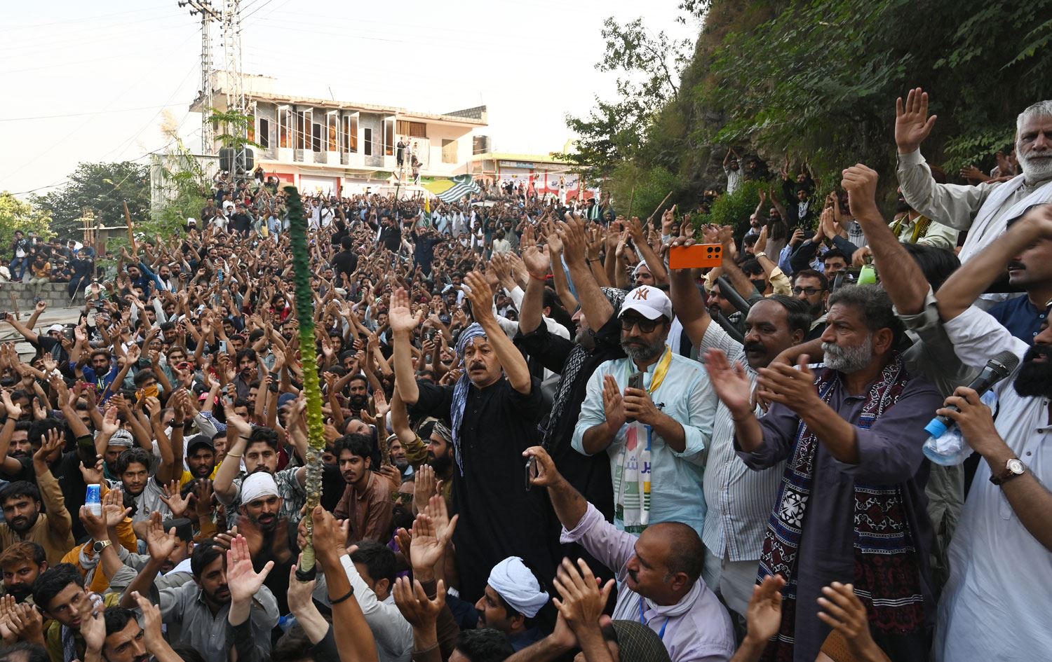 Li Keşmîrê xwenîşandan hene / Wêne: AFP