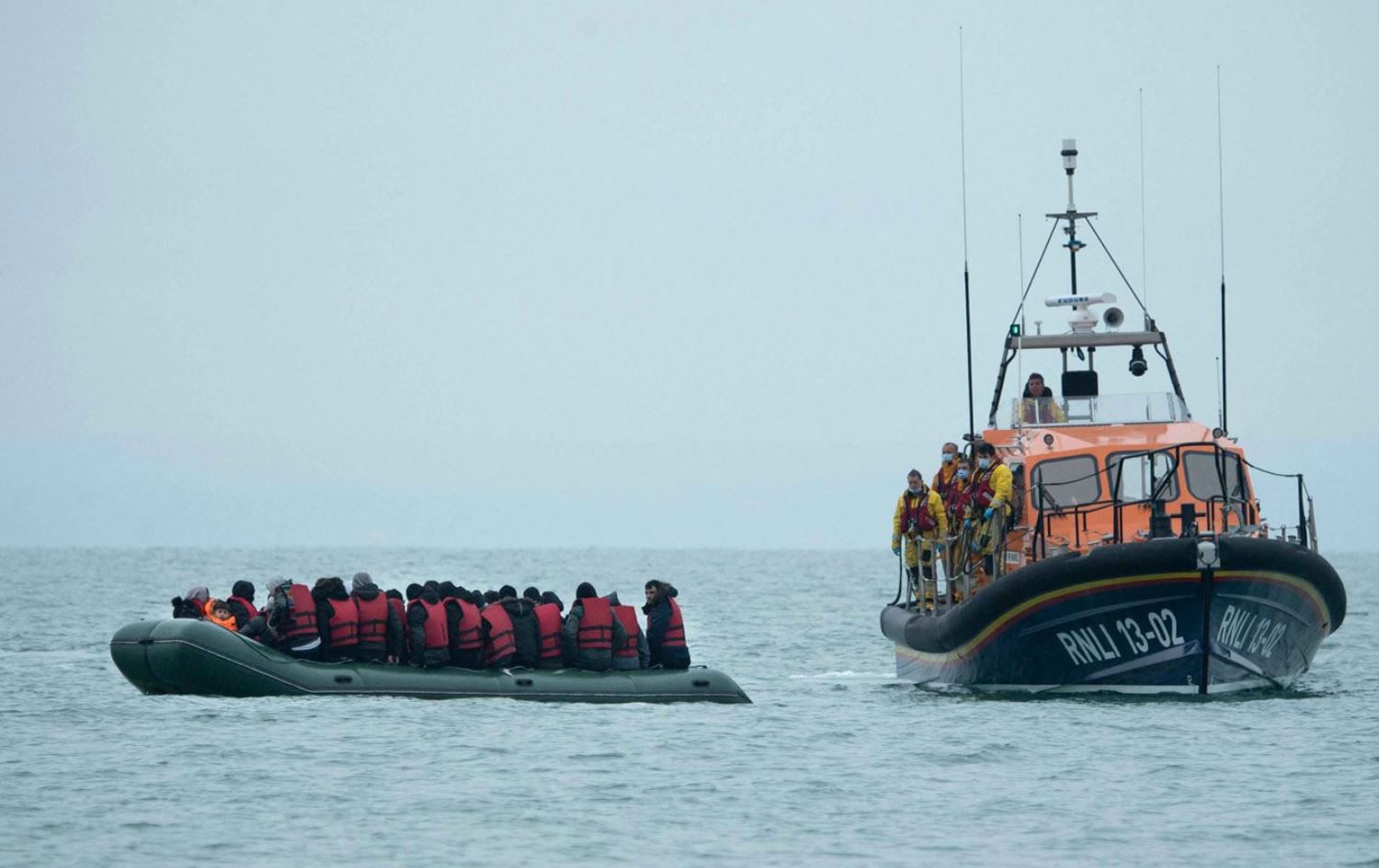 حکومەتی بەریتانیا بەنیازە هاوکارییەکانی بۆ پەنابەران کەم بکاتەوە