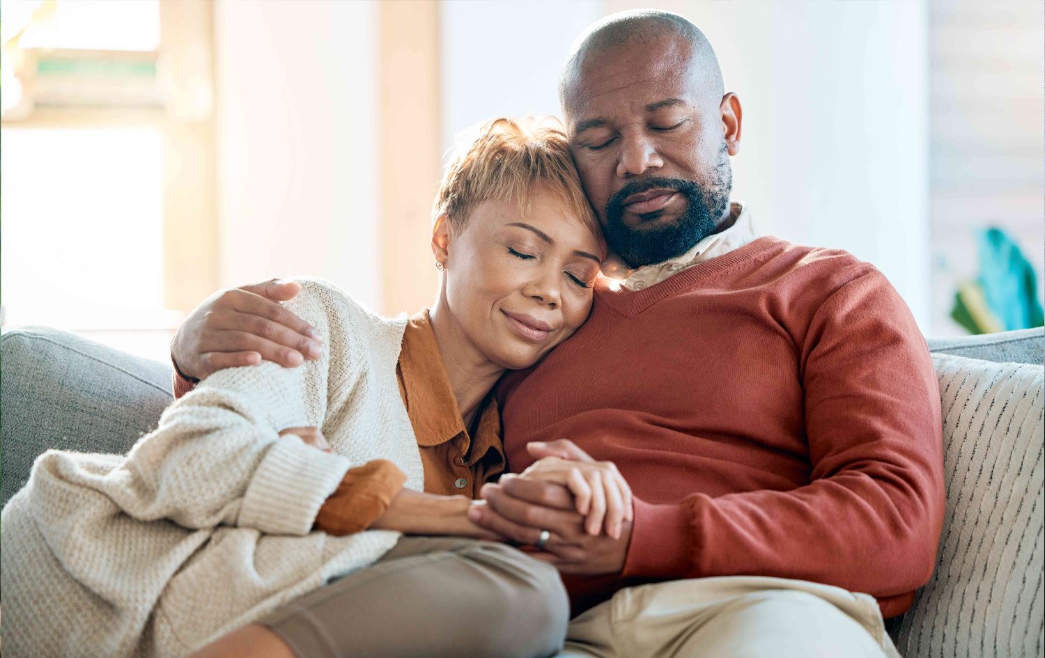 بۆچی خەواڵوو دەبیت، کاتێک لەگەڵ خۆشەویستەکەتدایت؟