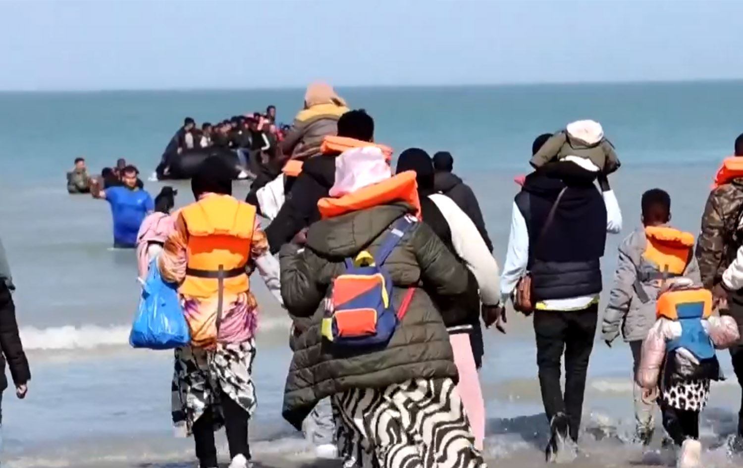 دوای گیانلەدەستدانی کچە 7 ساڵانەکەیان، فەرەنسا مافی مانەوە بە خێزانێکی کۆچبەری عێراقی دەدات