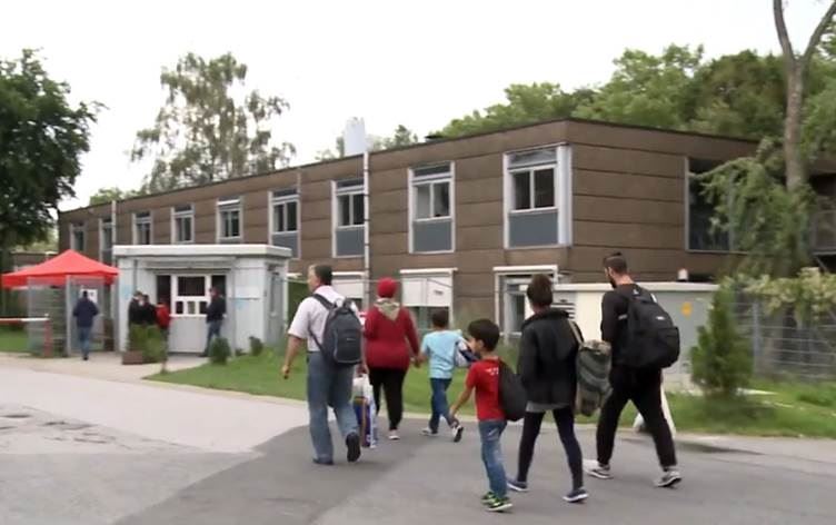 Avrupa'da mülteci bir aile 