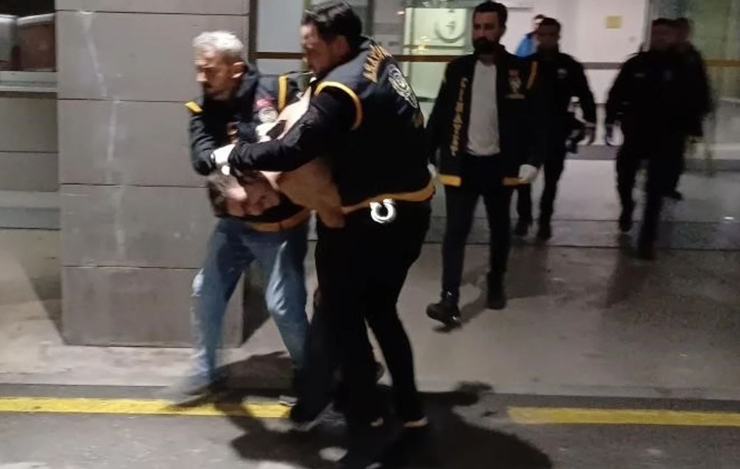 Manisa'da kız kardeşine şiddet uygulayıp üzerine kaynar su döken ağabey gözaltına alındı