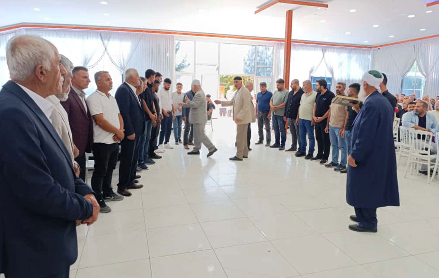 Diyarbakır Bismil’de kan davalı aileler barıştırıldı. / AA