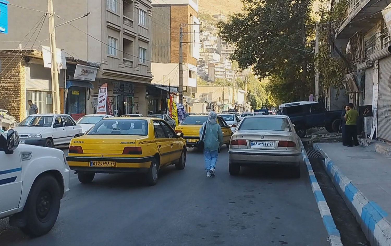 ئێران؛ هاووڵاتییان بە پلانی لابردنی 4 سفر لە پارەی وڵاتەکە گەشبین نین