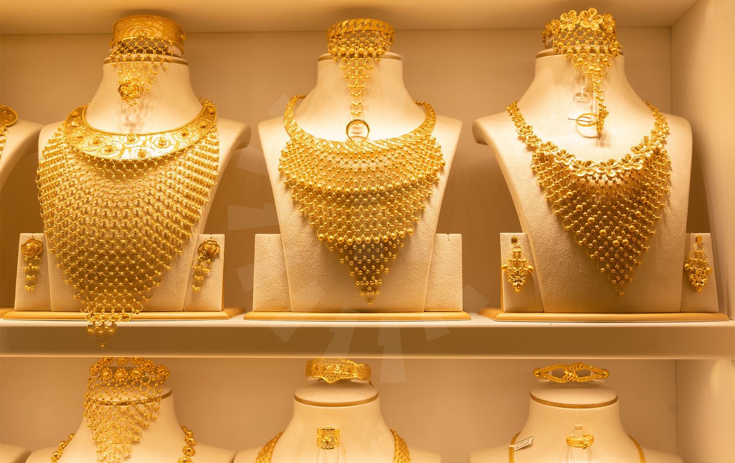 نرخی زێڕ بەمزووانە 4000 دۆلار تێدەپەڕێنێت؟