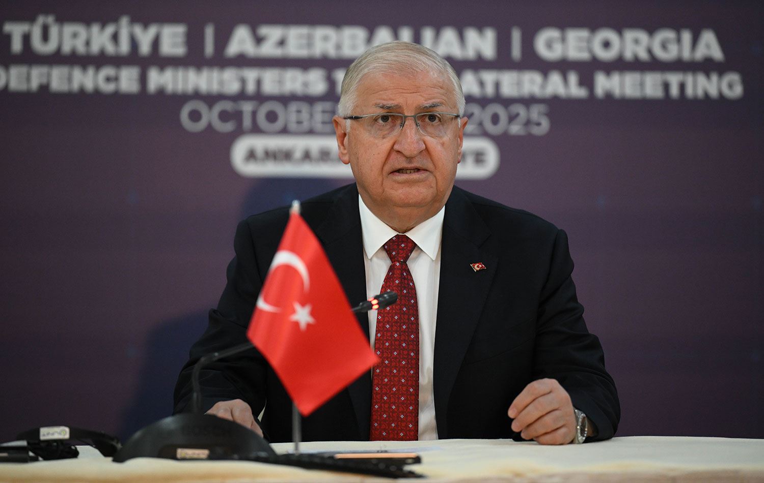 Türkiye Milli Savunma Bakanı Yaşar Güler