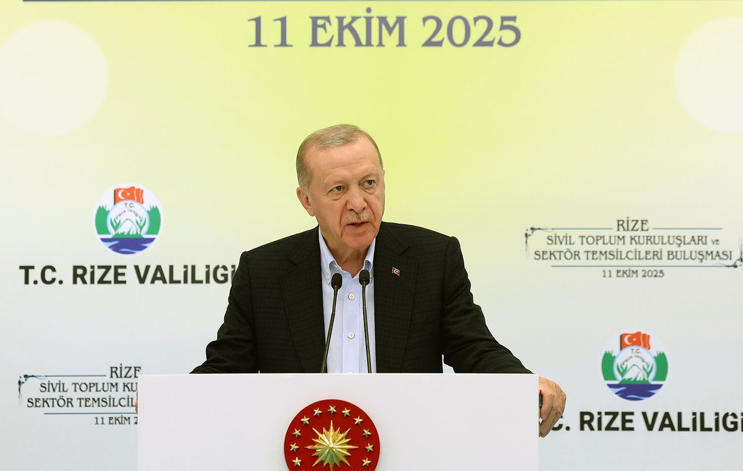 Erdoğan, Rize'de Sivil Toplum Kuruluşları ile Buluşma ve Akşam Yemeği'ne katılarak bir konuşma yaptı. / AA