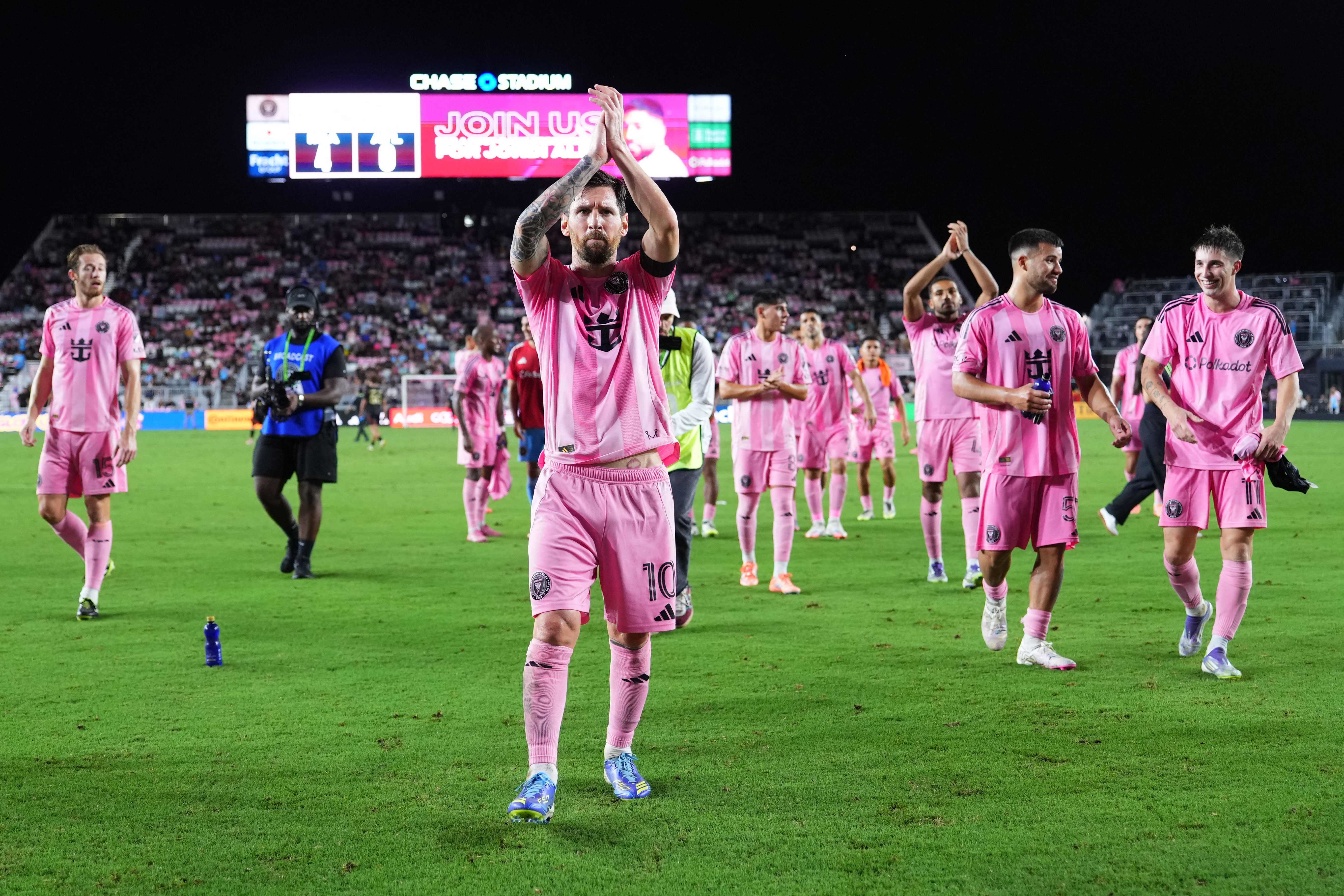 ڤیدیۆ؛ مێسی دوو گۆڵی تۆمارکرد و ئینتەرمەیامی بردنەوەیەکی گەورەی تۆمارکرد