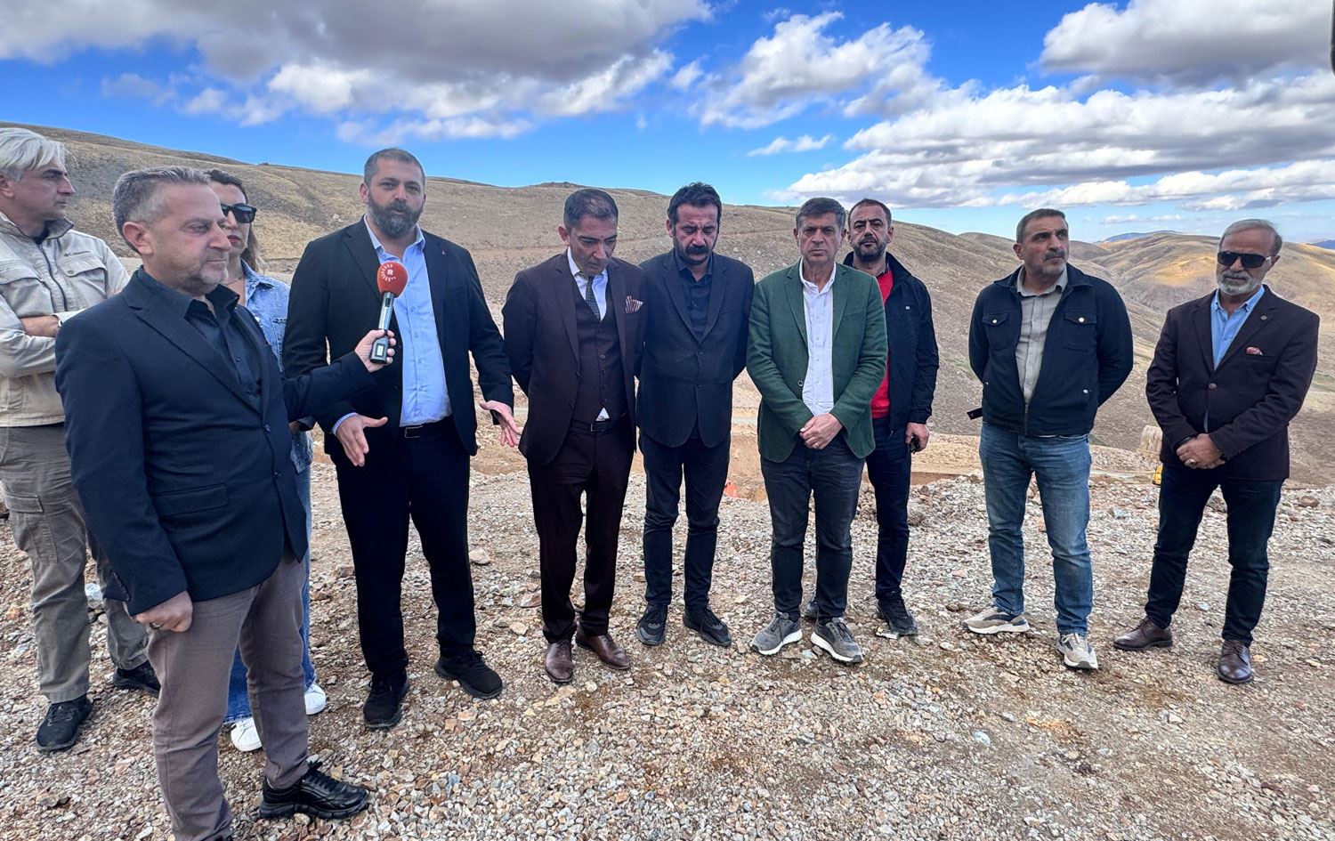 Dersim Barosu avukatları maden sahasına girdi, çalışmaların durdurulmasını istedi. / Foto: Ali Haydar Gözlü